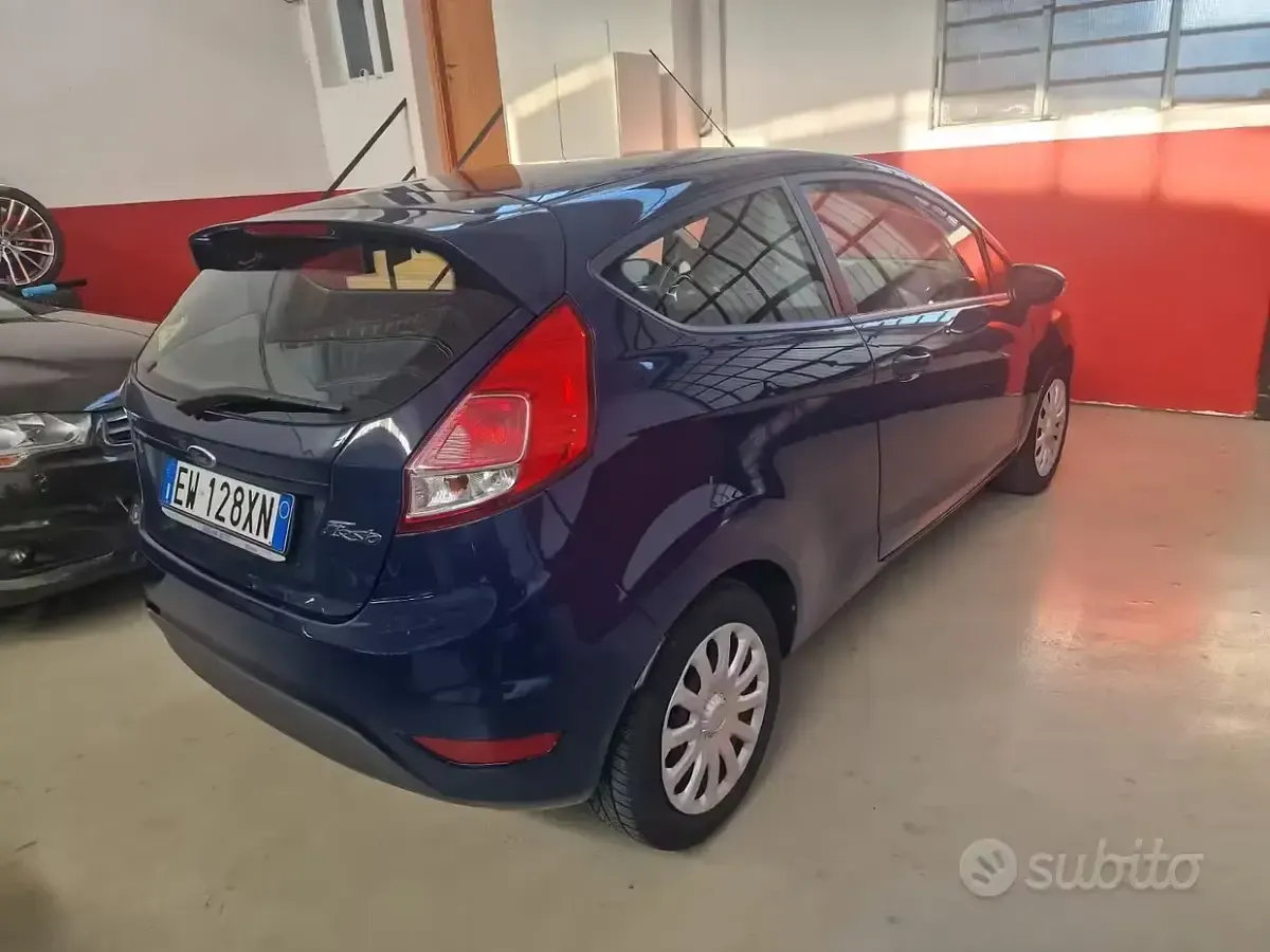 Usata Ford Fiesta Titanium 80 CV (58 kW) 2014 Bluazzurro Utilitaria