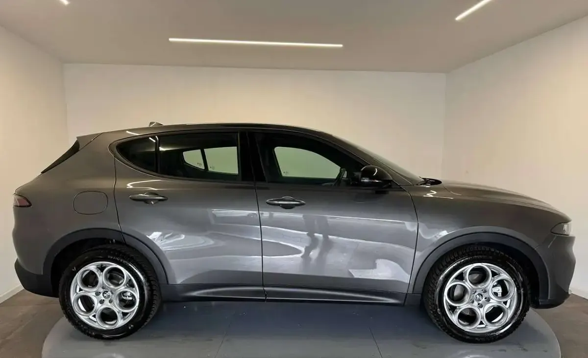 Usata Alfa Romeo Tonale Sprint 131 CV (96 kW) 2023 Grigio vesuvio SUV