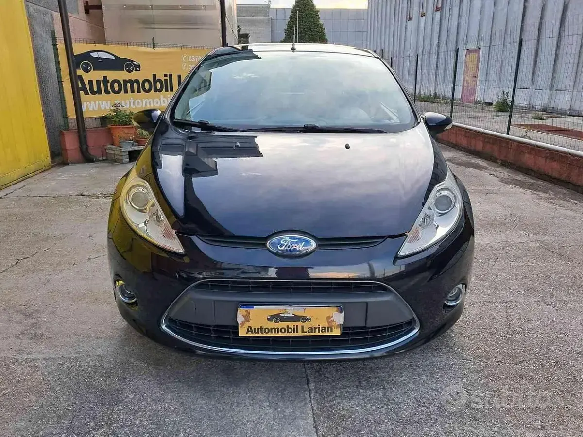 Usata Ford Fiesta Titanium 90 CV (66 kW) 2009 Nero Utilitaria