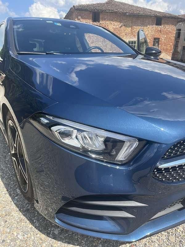 Usata Mercedes A180 Premium 116 CV (85 kW) 2019 Blu Berlina