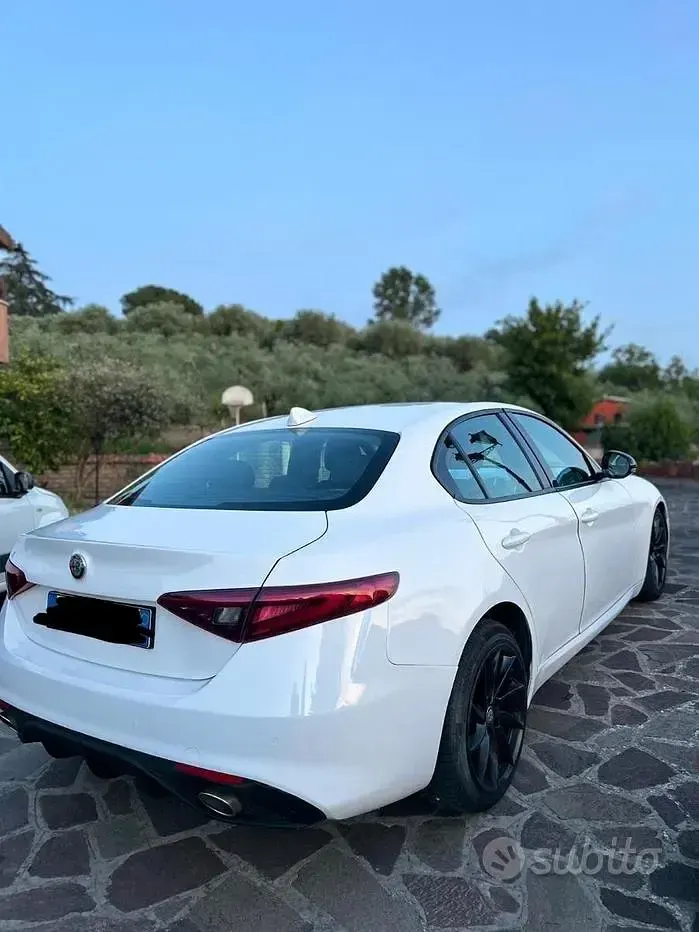 Usata Alfa Romeo Giulia 150 CV (110 kW) 2016 Bianco Berlina