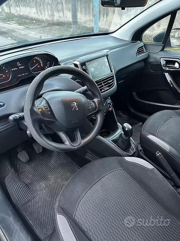 Usata Peugeot 208 82 CV (60 kW) 2016 Grigio Utilitaria