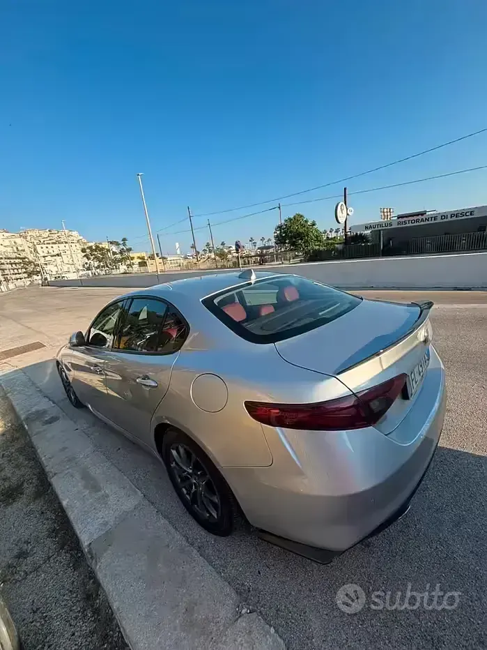Usata Alfa Romeo Giulia 150 CV (110 kW) 2017 Berlina