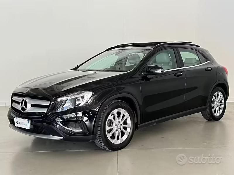 Usata Mercedes GLA180 Executive 122 CV (89 kW) 2016 Nero SUV