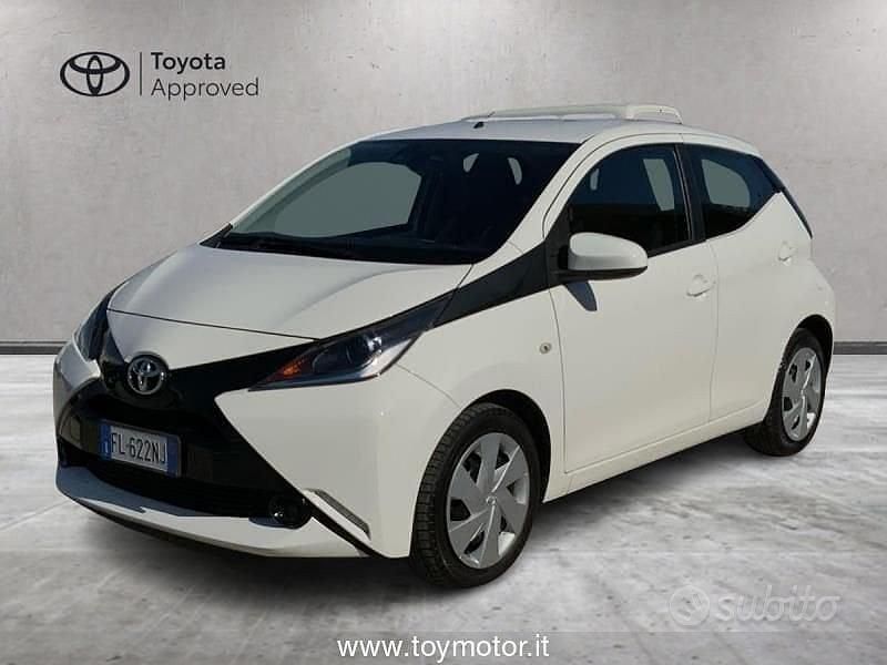 Usata Toyota Aygo X-play 69 CV (50 kW) 2017 Bianco Utilitaria