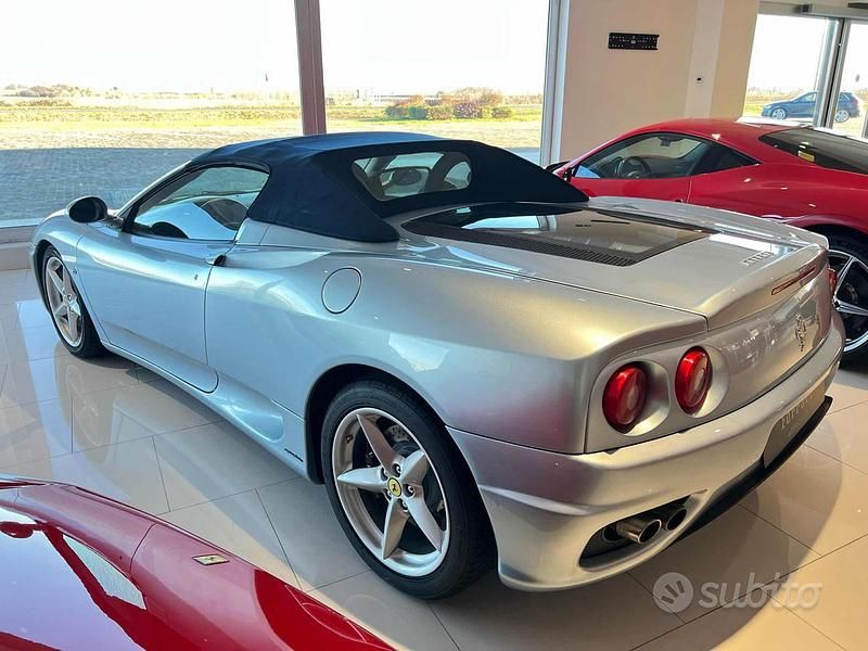 Usata Ferrari 360 400 CV (294 kW) 2002 Grigio Cabrio