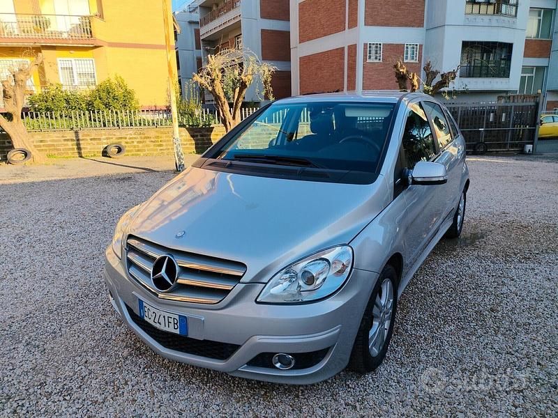 Usata Mercedes B160 Chrome 95 CV (69 kW) 2010 Grigio Monovolume