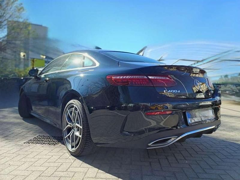 Usata Mercedes E400 Premium Plus 330 CV (242 kW) 2021 Verde Coupé