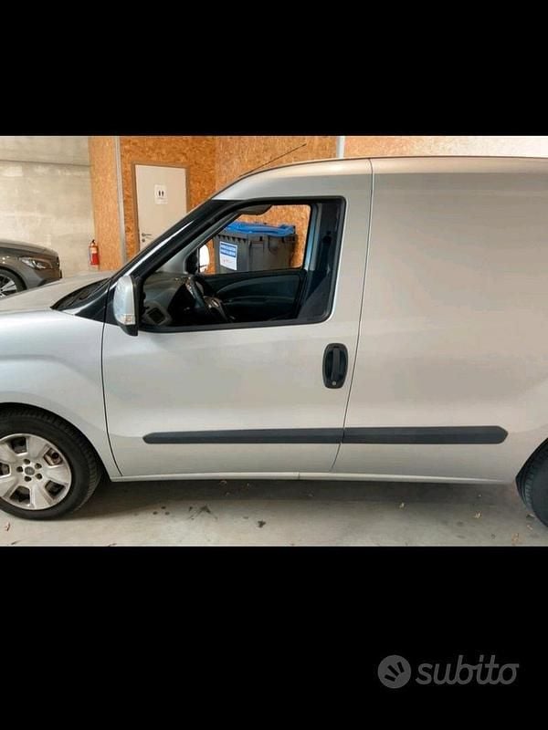 Usata Fiat Doblò 75 CV (55 kW) 2011 Bianco Monovolume