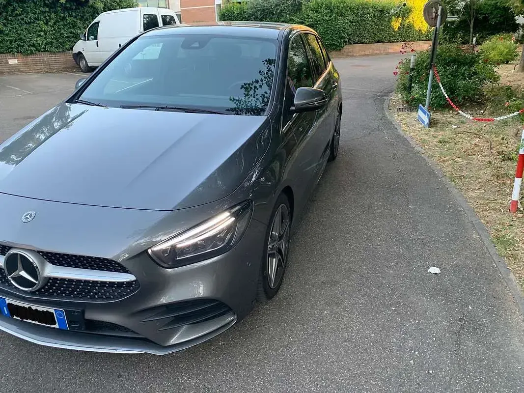 Usata Mercedes B180 Premium 116 CV (85 kW) 2019 Grigio Utilitaria