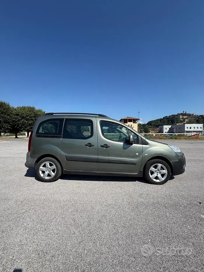 Usata Peugeot Partner Tepee Outdoor 115 CV (84 kW) 2012 Verde Monovolume