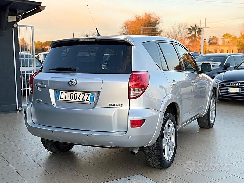 Usata Toyota RAV4 Luxury 177 CV (130 kW) 2009 Grigio Station wagon