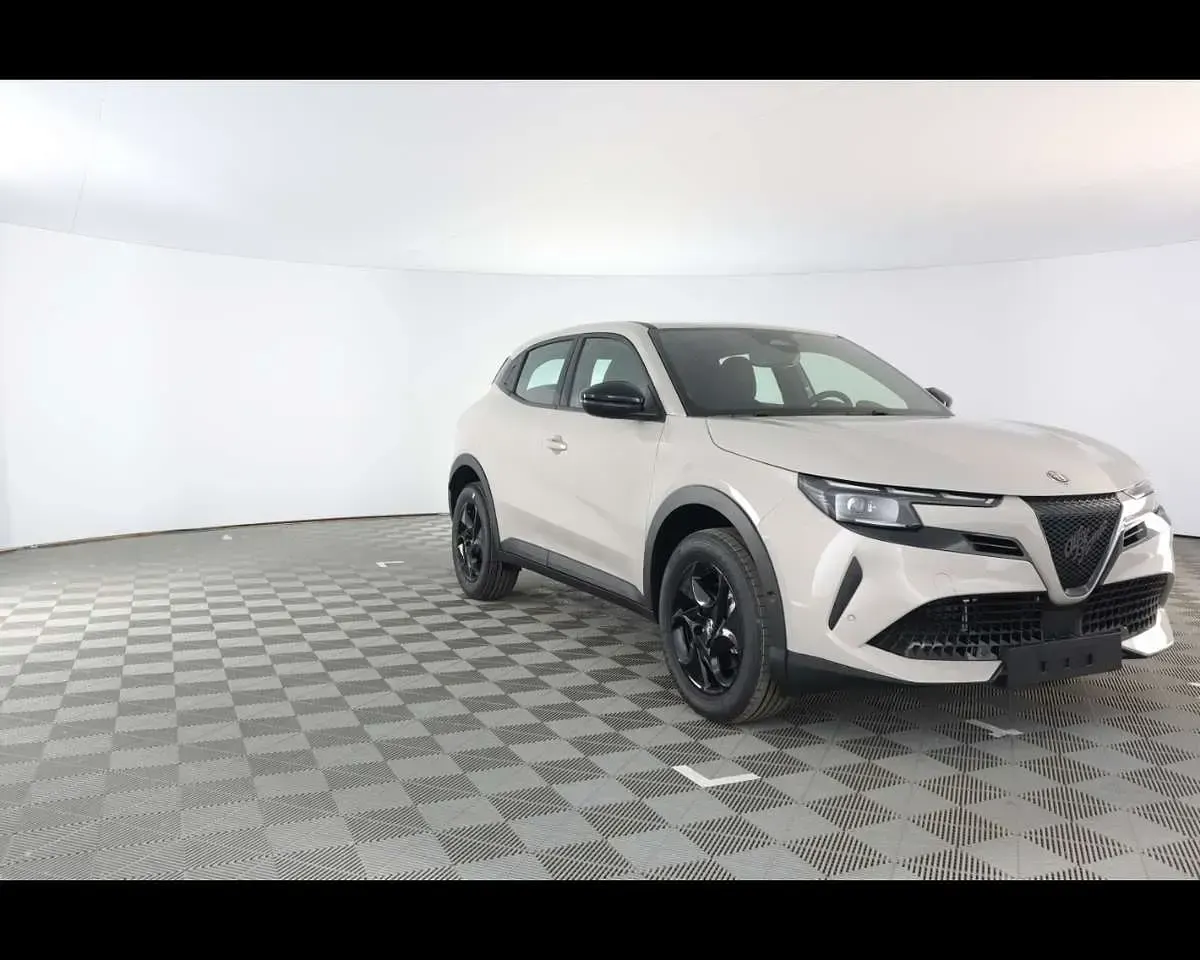 Nuova Alfa Romeo GT Junior 136 CV (100 kW) 2026 Avorio galleria SUV
