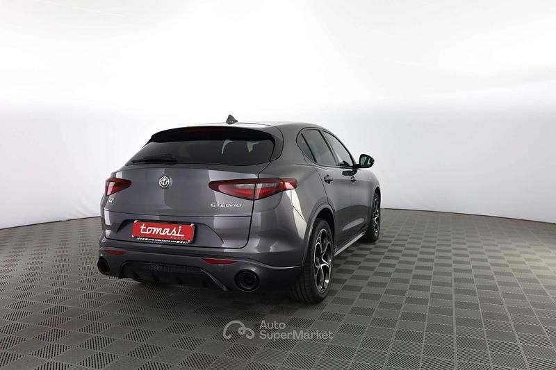Usata Alfa Romeo Stelvio Veloce 209 CV (153 kW) 2023 Grigio vesuvio SUV