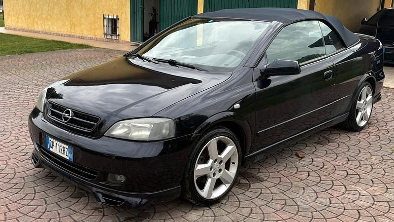Usata Opel Astra Cabriolet 125 CV (91 kW) 2003 Blu Cabrio