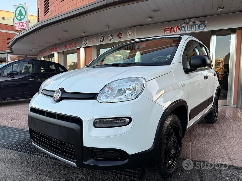 Usata Fiat Panda 4x4 S 86 CV (63 kW) 2020 Bianco Utilitaria