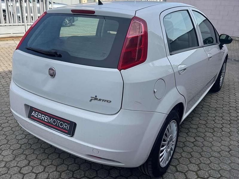 Usata Fiat Grande Punto Dynamic 65 CV (47 kW) 2008 Bianco Utilitaria