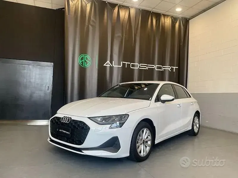 Usata Audi A3 Business 150 CV (110 kW) 2025 Bianco Berlina
