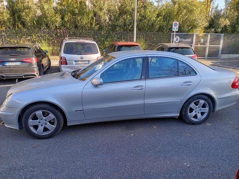 Usata Mercedes E280 Avantgarde 177 CV (130 kW) 2006 Argento Berlina