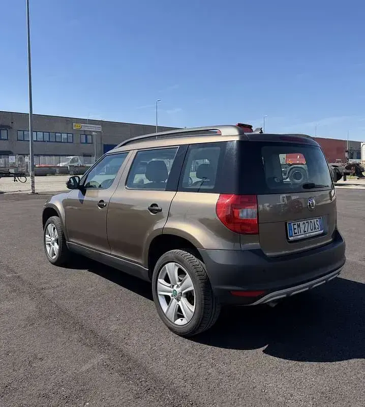 Usata Skoda Yeti Family 105 CV (77 kW) 2012 Marrone SUV