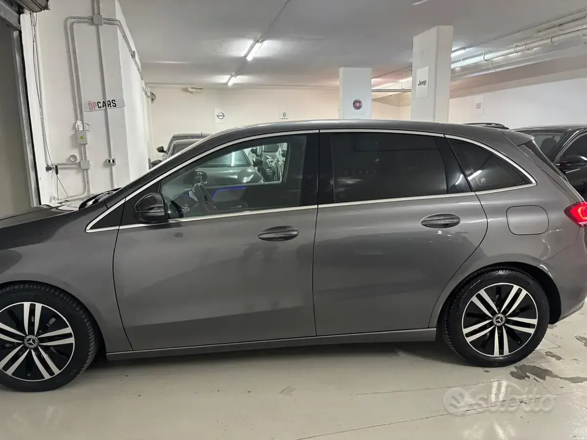 Usata Mercedes B200 150 CV (110 kW) 2022 Grigio Utilitaria