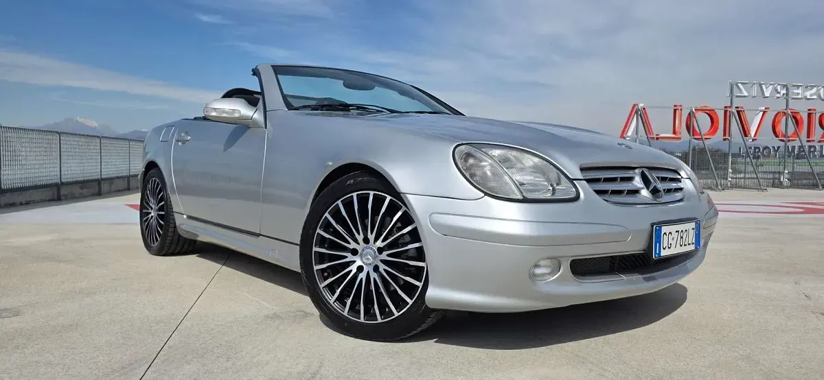 Usata Mercedes SLK200 163 CV (119 kW) 2003 Argento Cabrio