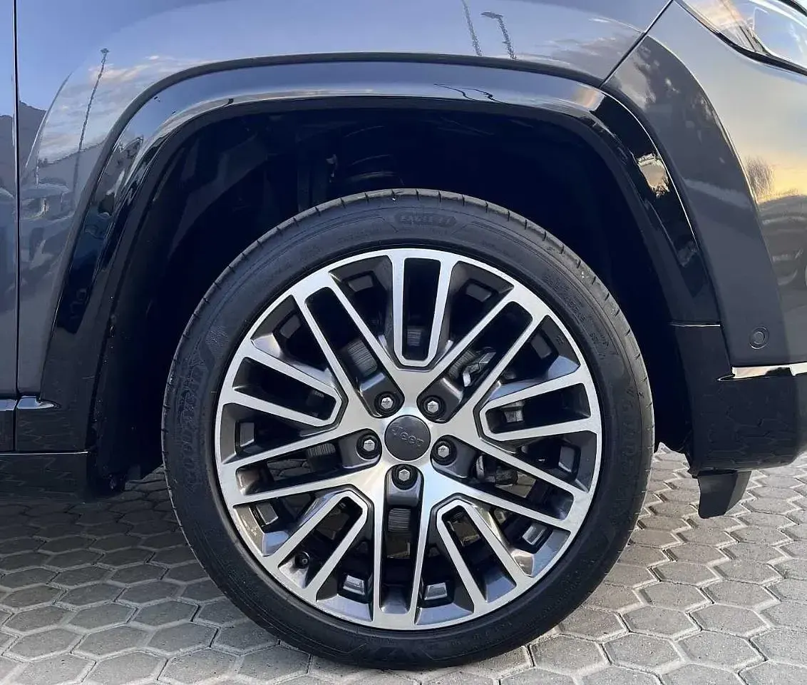 Usata Jeep Compass Summit 131 CV (96 kW) 2025 Graphite grey SUV