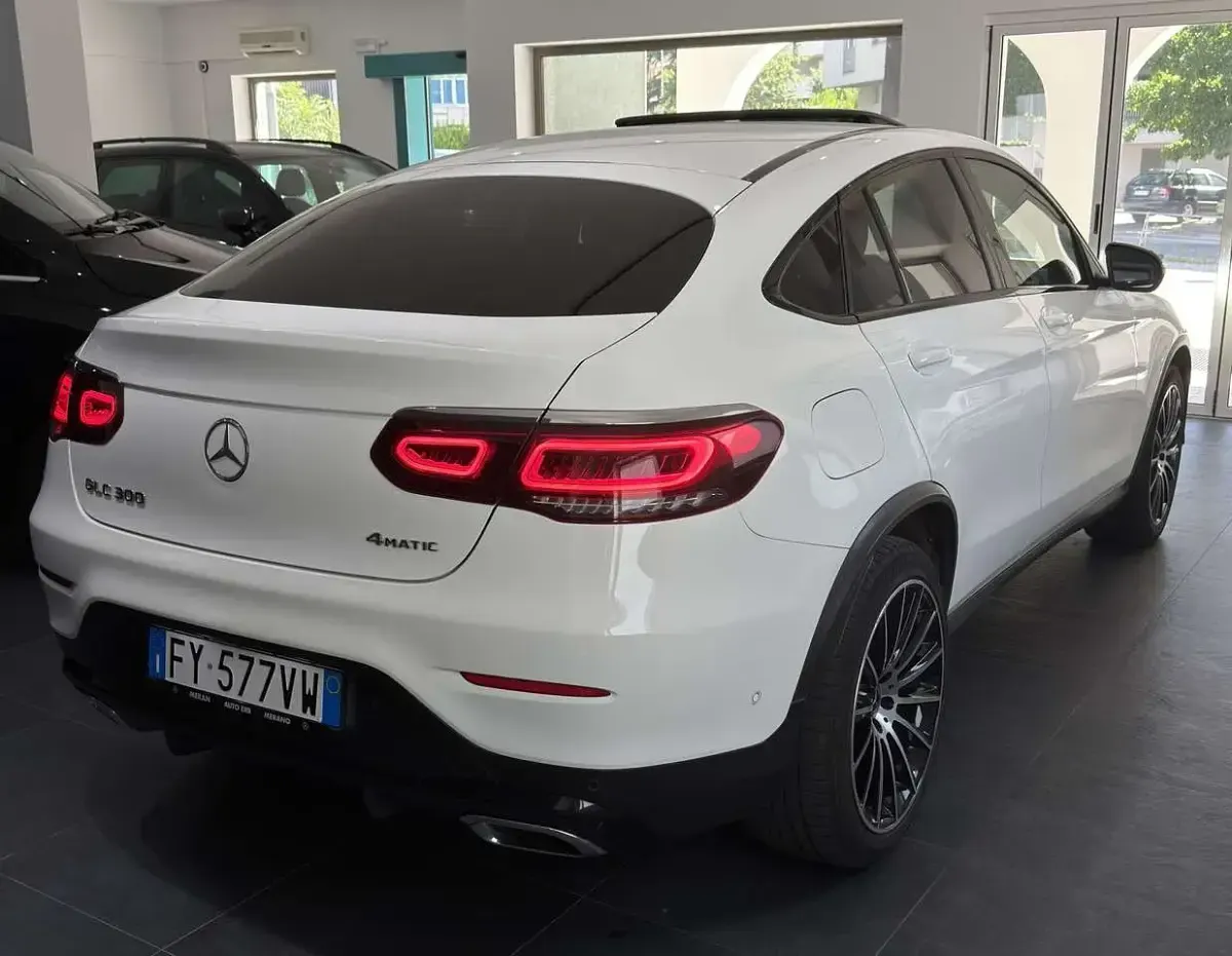 Usata Mercedes GLC300 Premium Plus 211 CV (155 kW) 2019 Bianco SUV
