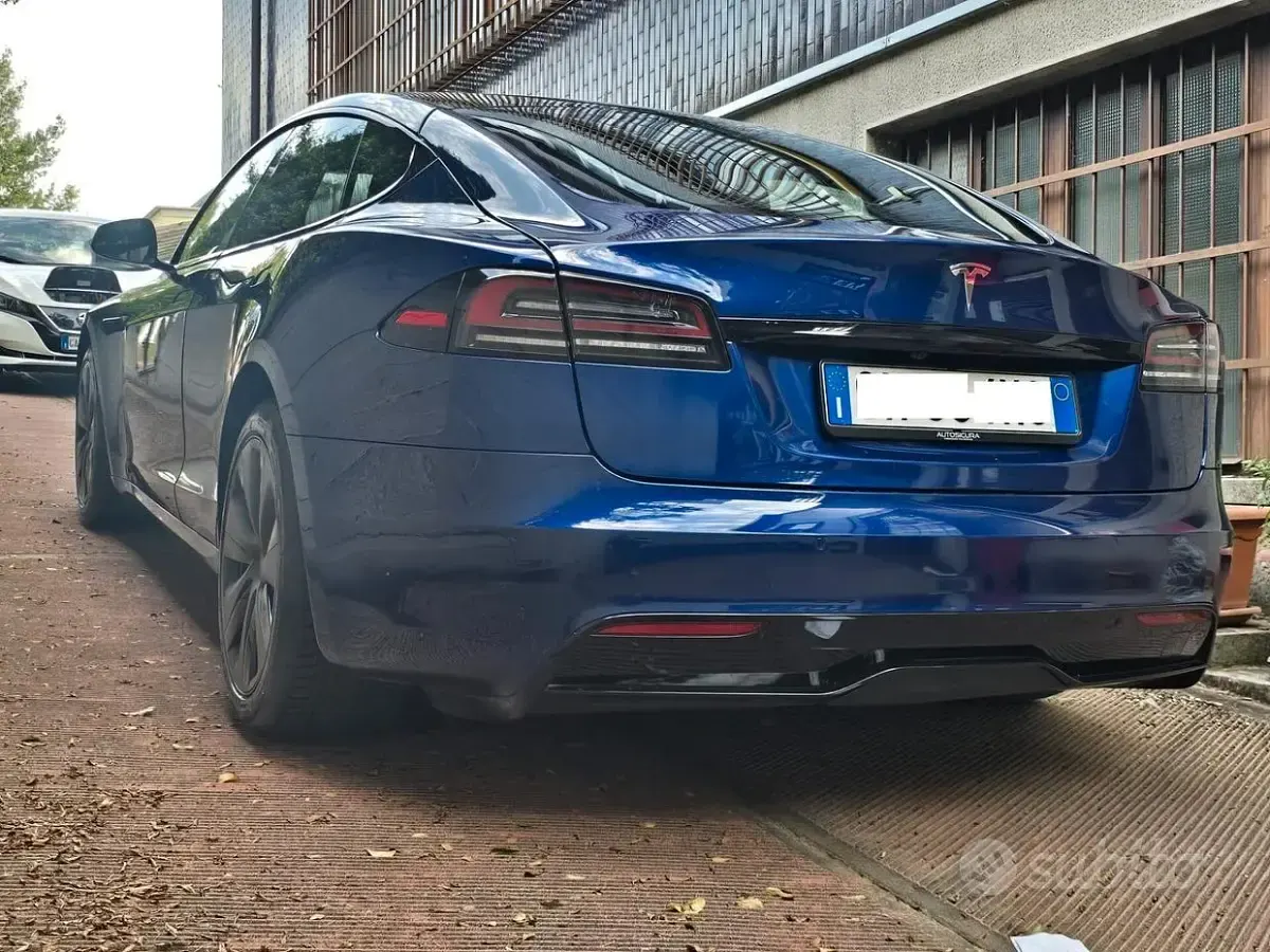 Usata Tesla Model S Long Range AWD 217 kW (296 CV) 2023 Blu/azzurro Utilitaria