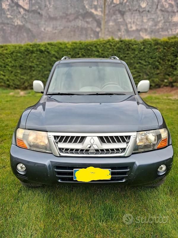 Usata Mitsubishi Pajero Intense 160 CV (117 kW) 2006 Grigio SUV