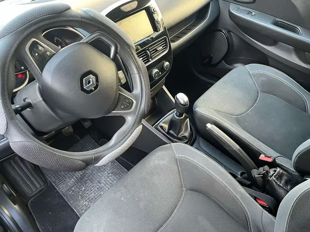 Käytetty Renault Clio V Intens 90 HP (66 kW) 2020 Sedan