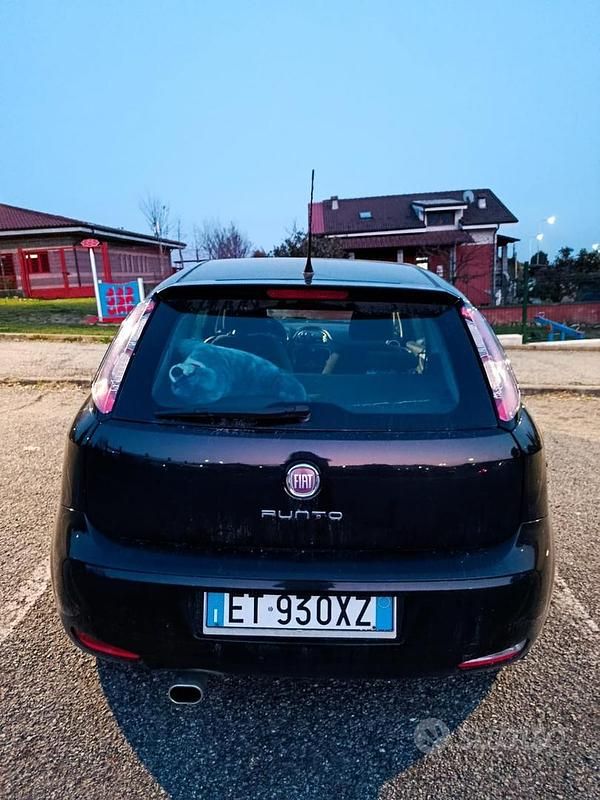 Usata Fiat Punto 77 CV (56 kW) 2015 Nero Utilitaria