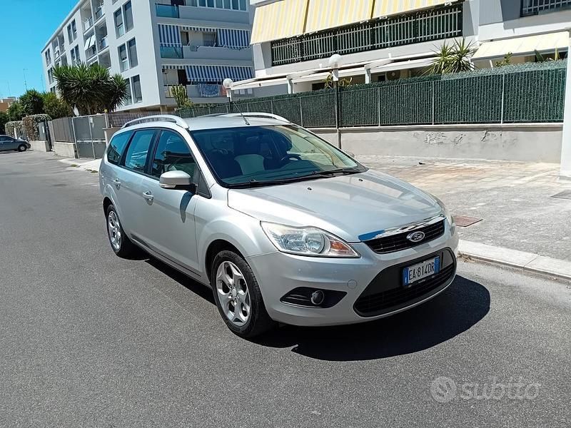 Usata Ford Focus 100 CV (73 kW) 2009 Grigio Station wagon