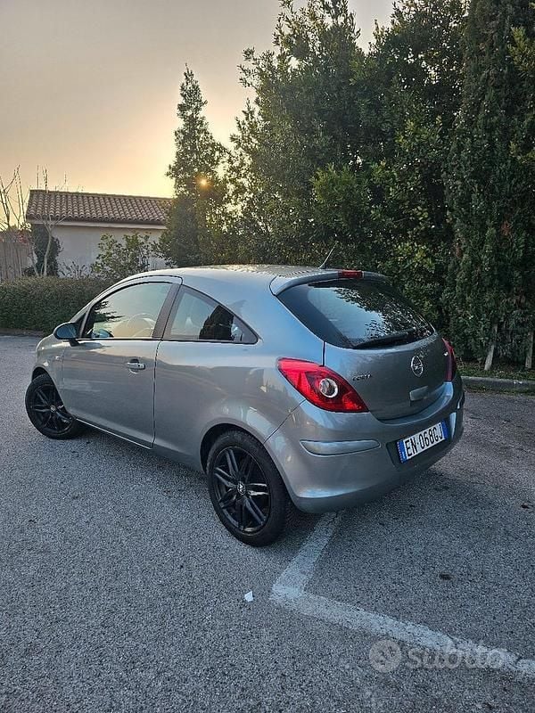 Usata Opel Corsa 2012 Grigio Utilitaria