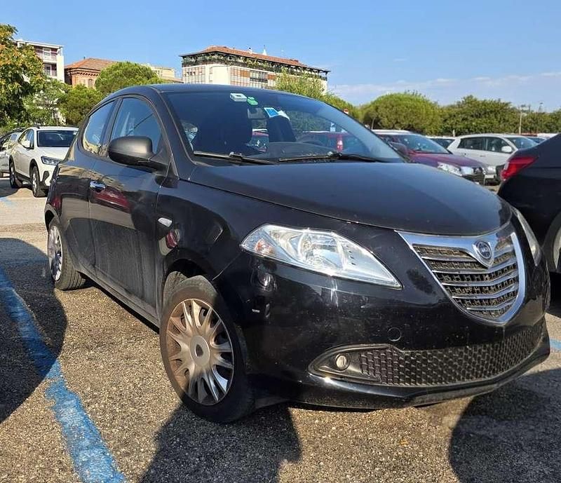 Usata Lancia Ypsilon 69 CV (50 kW) 2014 Nero Utilitaria