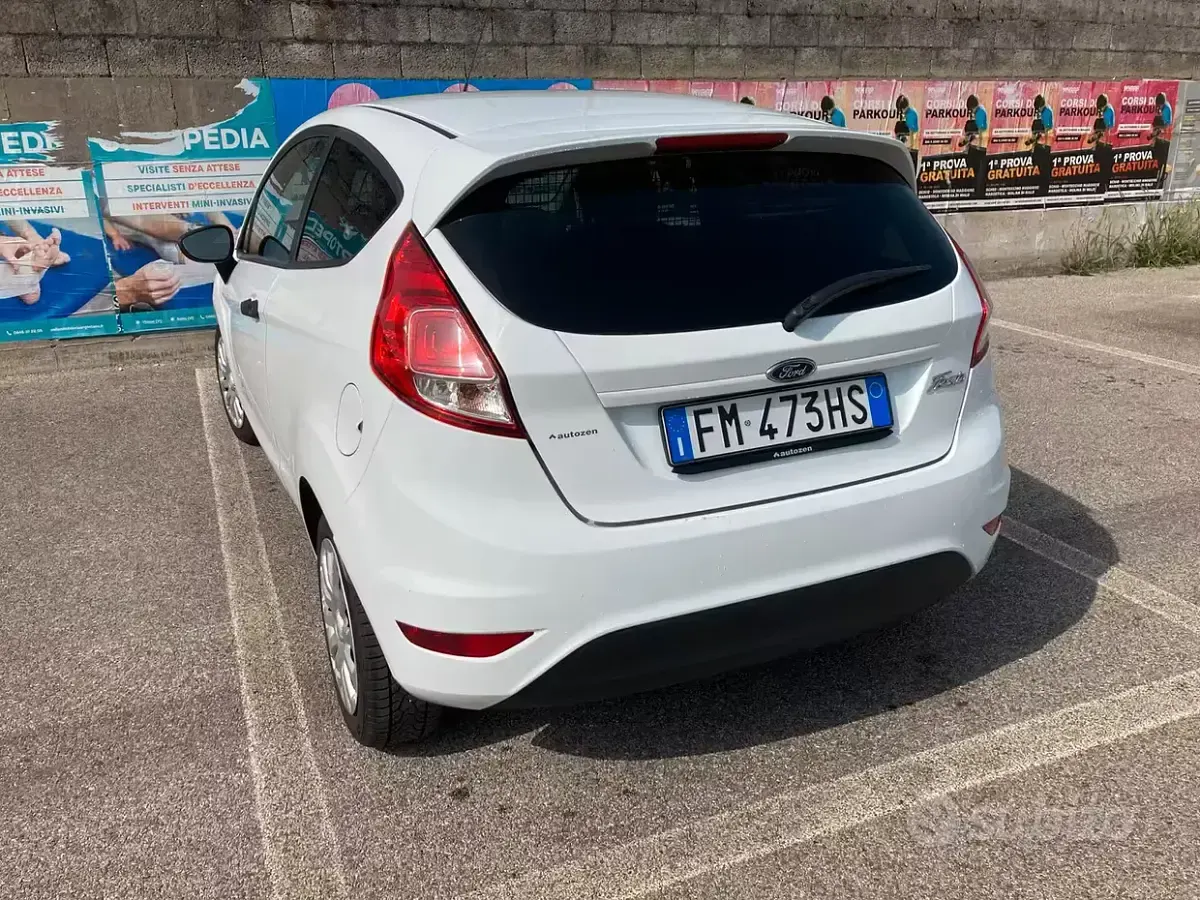 Usata Ford Fiesta 75 CV (55 kW) 2017 Bianco Utilitaria