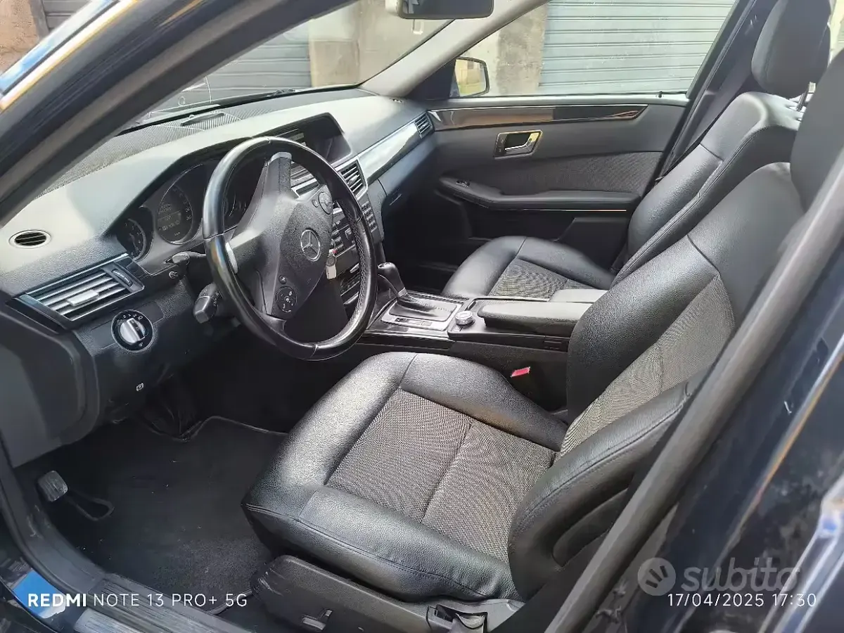 Usata Mercedes E250 204 CV (150 kW) 2010 Blu Berlina