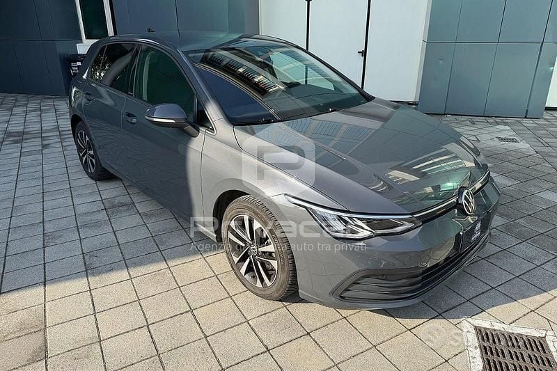 Usata VW Golf VIII Style 116 CV (85 kW) 2021 Grigio Utilitaria