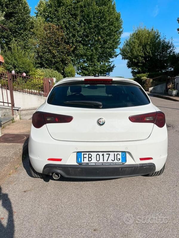 Usata Alfa Romeo Giulietta 105 CV (77 kW) 2015 Bianco Utilitaria