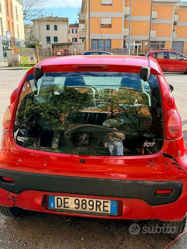 Usata Peugeot 107 68 CV (50 kW) 2007 Rosso Utilitaria