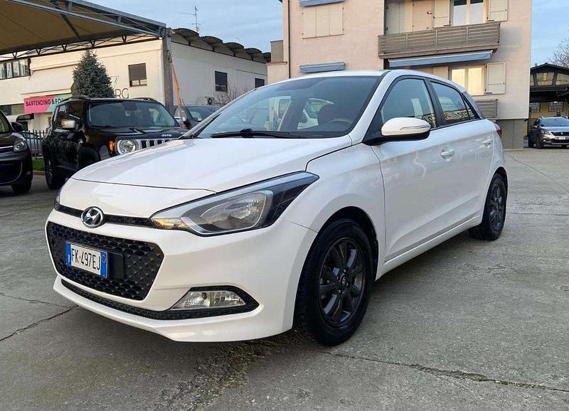 Usata Hyundai i20 Comfort 84 CV (61 kW) 2017 Bianco Berlina