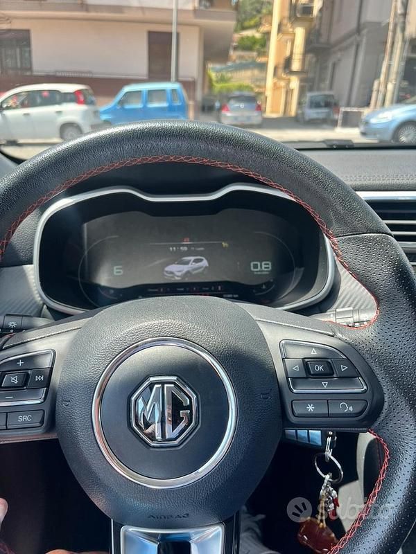 Usata MG ZS 106 CV (77 kW) 2023 Blu Berlina