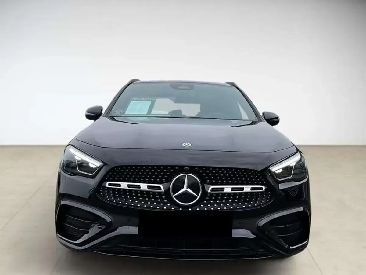 Usata Mercedes GLA200 Premium 150 CV (110 kW) 2025 Nero SUV