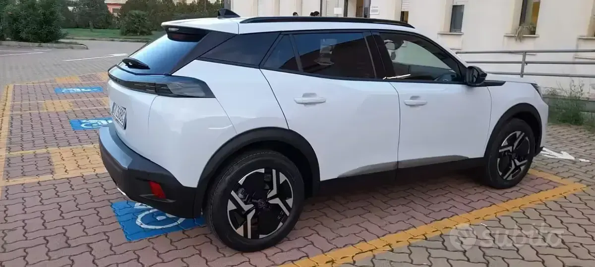 Usata Peugeot 2008 131 CV (96 kW) 2024 Bianco SUV