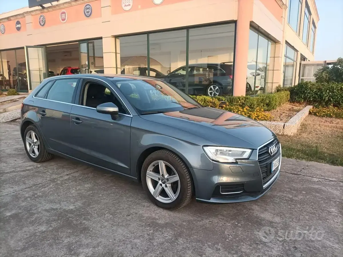 Usata Audi A3 Admired 150 CV (110 kW) 2018 Grigio Berlina