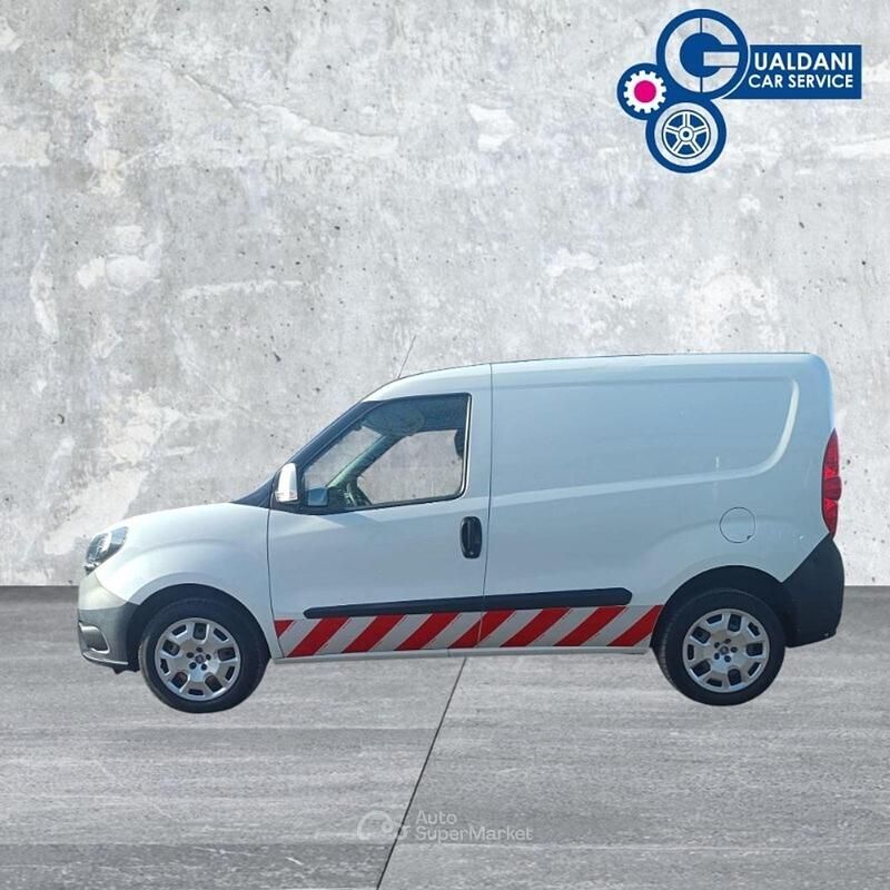 Usata Fiat Doblò Lounge 120 CV (88 kW) 2020 Bianco Monovolume