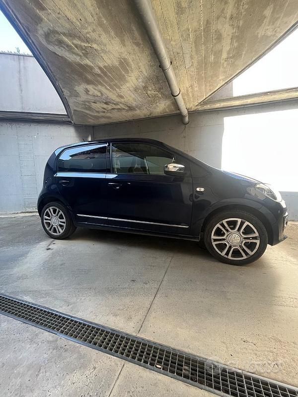 Usata VW up! 68 CV (50 kW) 2015 Blu Utilitaria