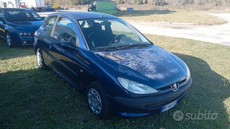 Blu Usata 2001 Peugeot 206 Tre volumi | 800 € (Ottimo prezzo) - Immagine 1/4