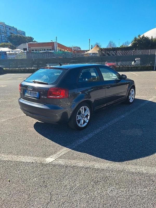 Usata Audi A3 Ambition 105 CV (77 kW) 2010 Grigio Utilitaria