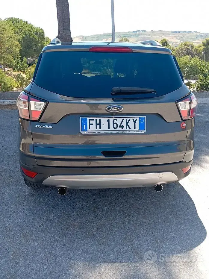 Usata Ford Kuga Titanium 120 CV (88 kW) 2017 Grigio SUV
